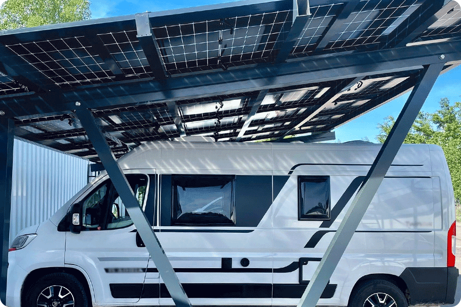 Carportdach mit einem Twisun Pro 450 W 1/3-Cut-Modul mit transparentem Grid von maysunsolar.