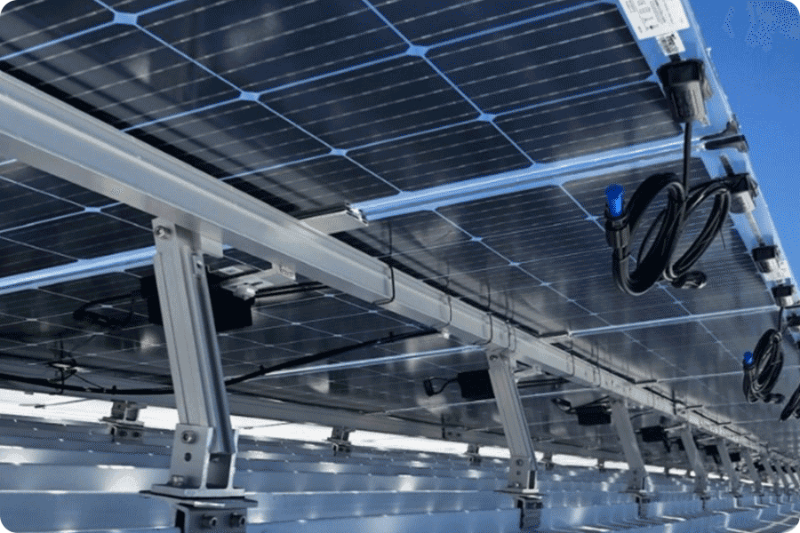 Die Kabelführung beeinflusst die Sichtbarkeit der Modulrückseite; übermäßige Abschattung mindert den Nutzen bifazialer Solarmodule.