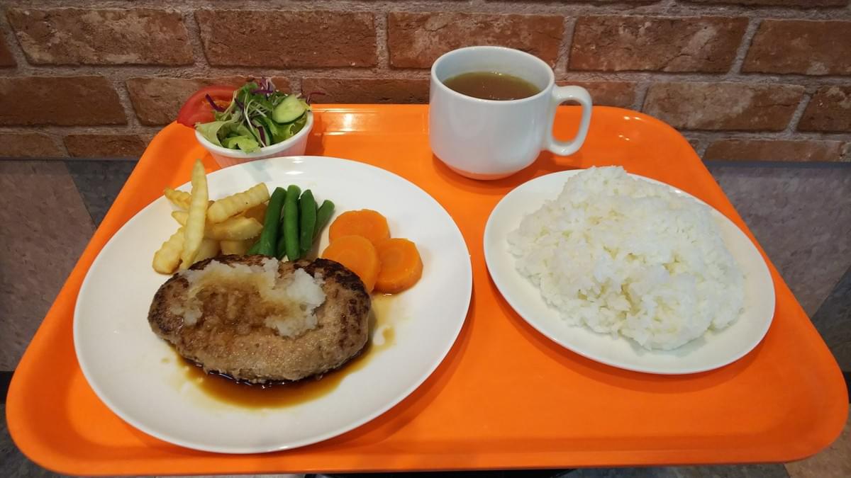 ハンバーグ　和風おろしソース仕立て