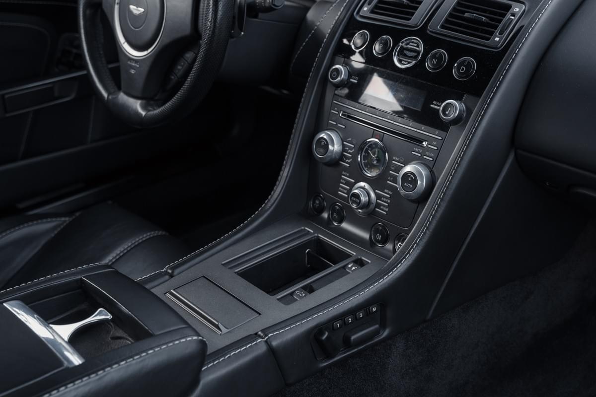 Aston Martin V8 Vantage Sportshift II – 2012