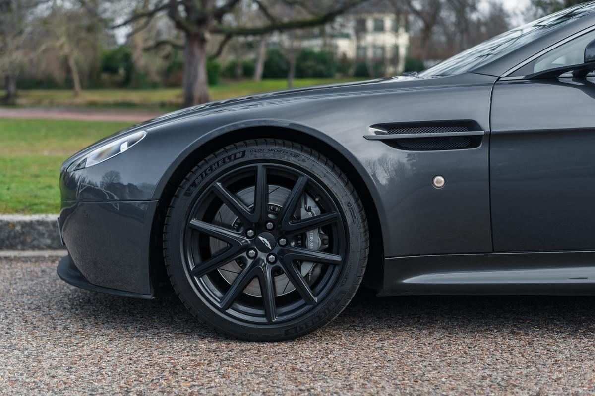 Aston Martin V8 Vantage Sportshift II – 2012