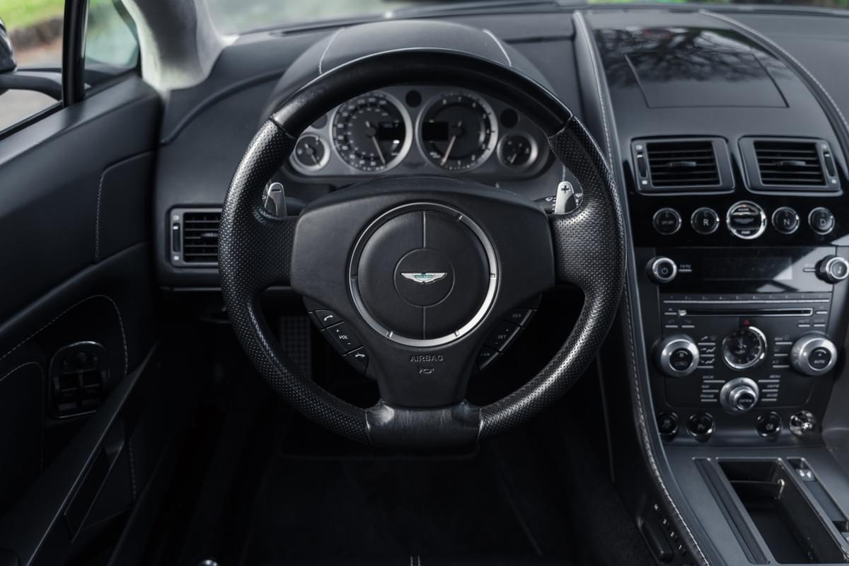 Aston Martin V8 Vantage Sportshift II – 2012
