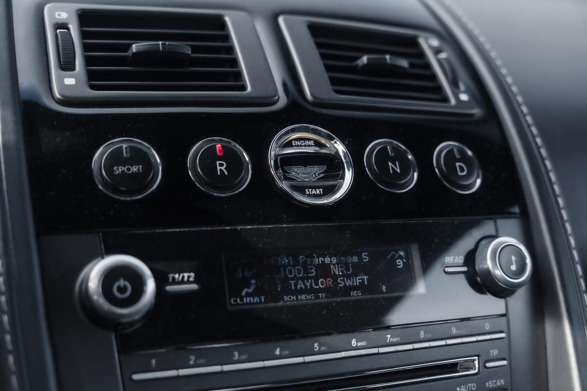 Aston Martin V8 Vantage Sportshift II – 2012