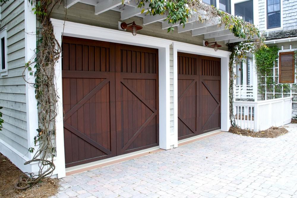 Reasons for Hiring a Garage Door Repair Professional