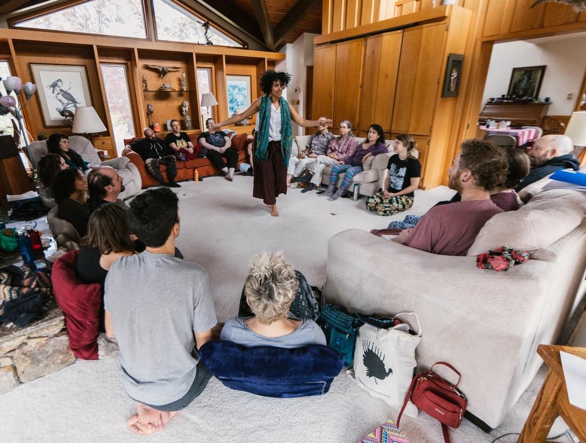 sample ZEGG-forum circle with presenter in the middle, with community audience