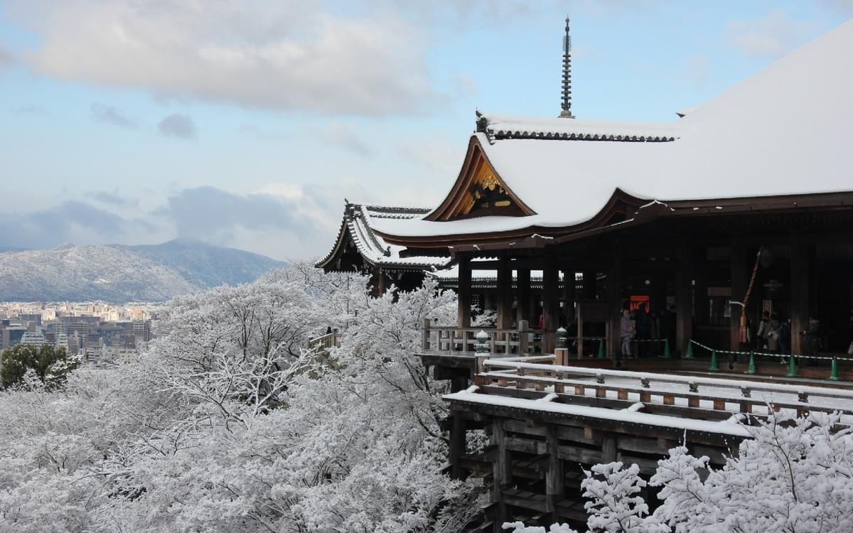 【大阪玩雪】冬季限定.雪樂園+伏見稻荷大社+清水寺 六日