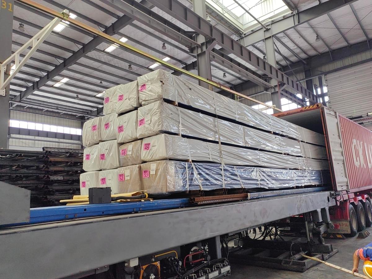 secure freight container loading