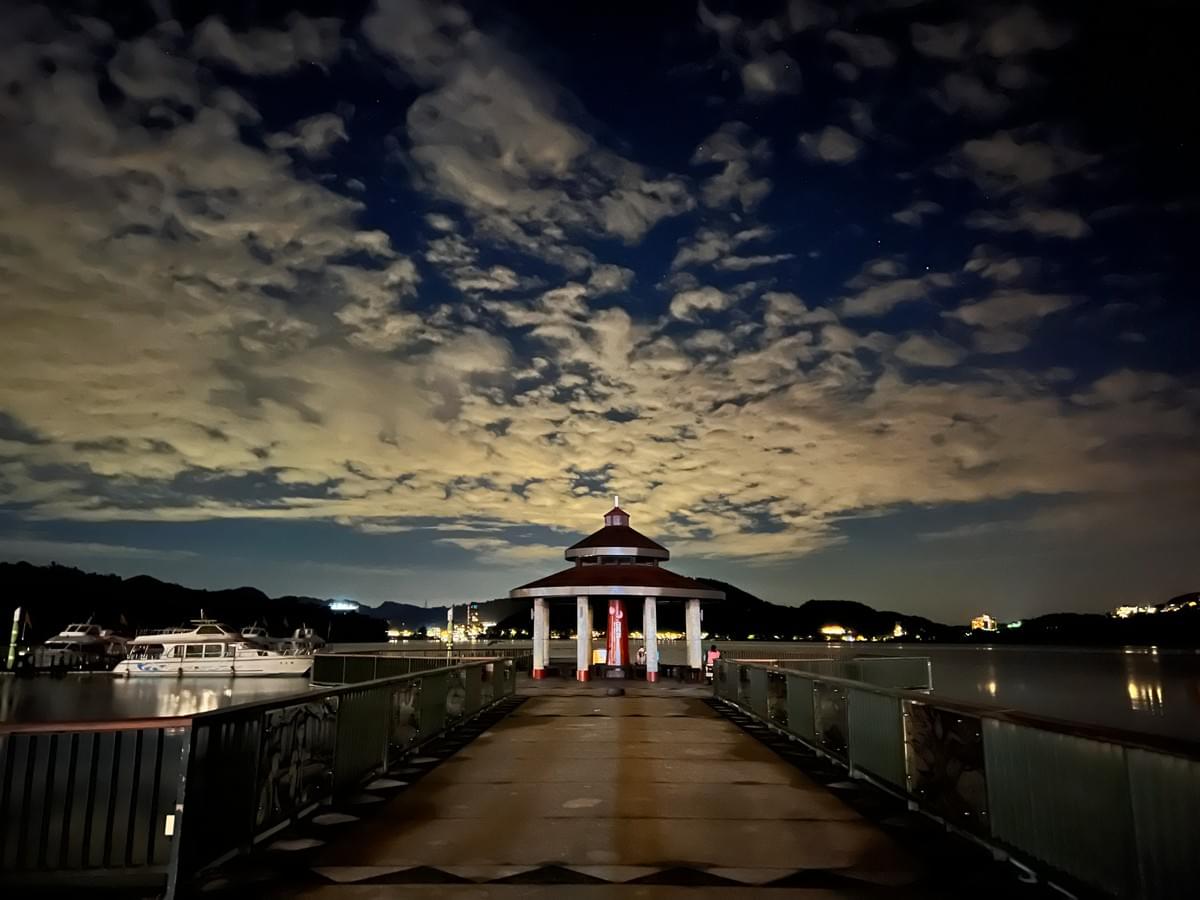 絕對不能被日月潭的「美景」所蒙蔽，仍必須面對觀光所帶來的負面效應。