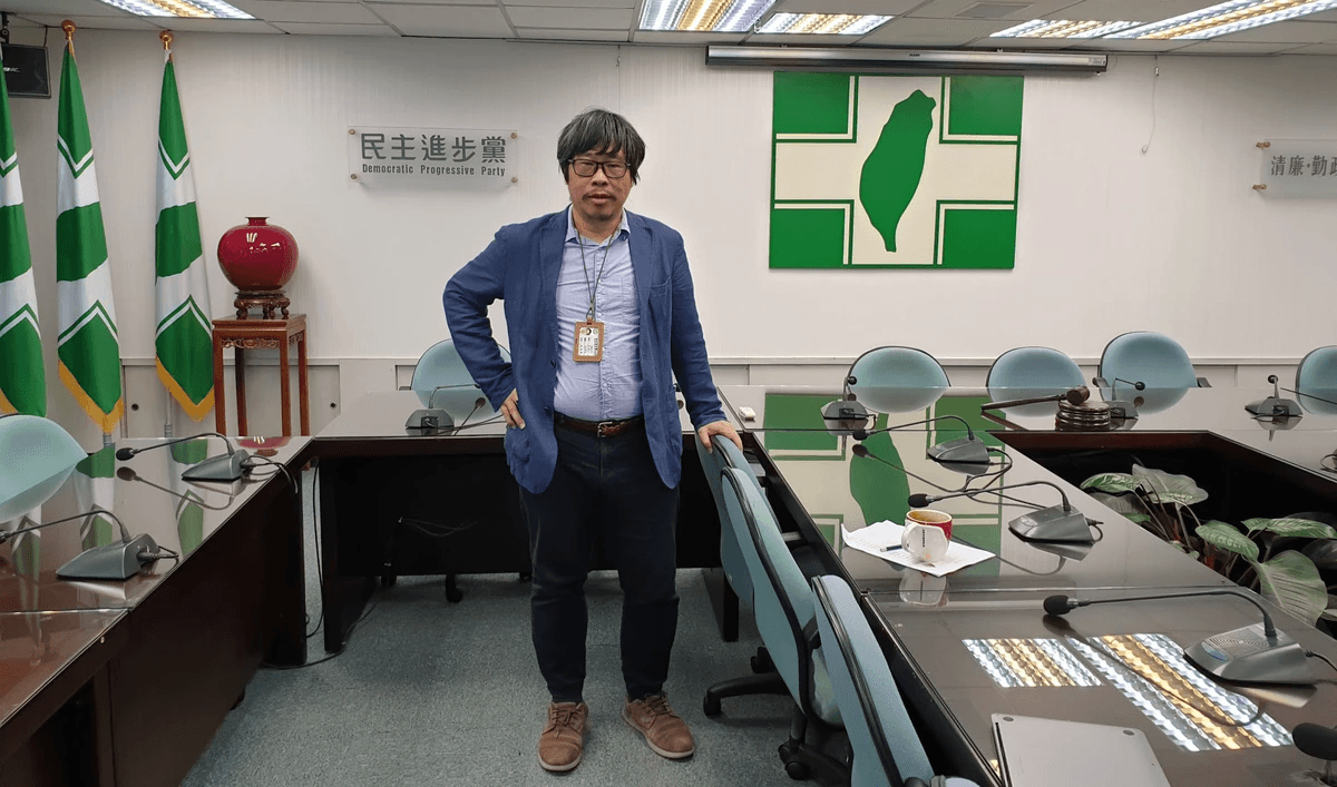 堅持信念要付出代價——可能遭黨紀處分，影響提名。這正是信仰在政治中真正受考驗的時刻。