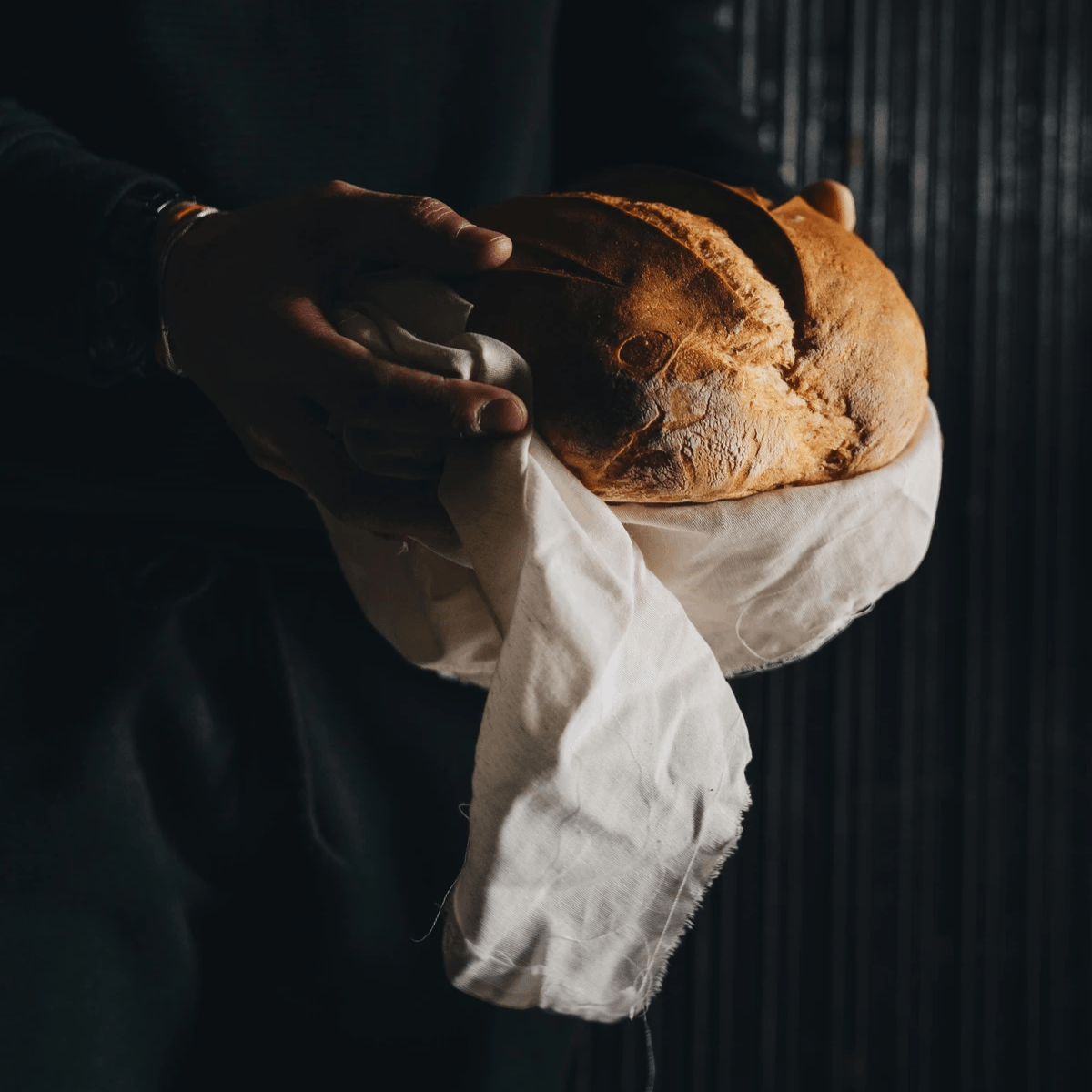 主耶穌對我們的愛就在聖餐桌前，所有飢渴慕義的都能得到飽足。（www.pexels.com By Polat Eyyüp Albayrak）