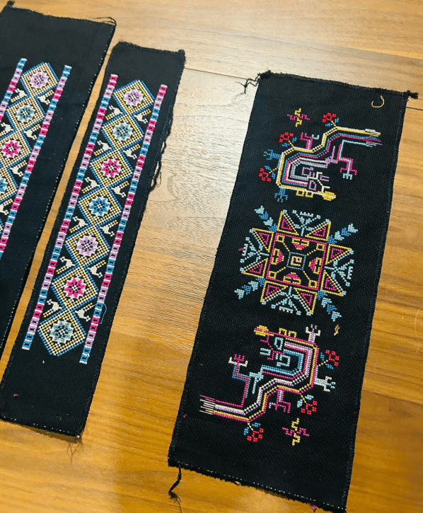 我第一批按照高樹加蚋埔博物館的古件，復振完成的刺繡作品。