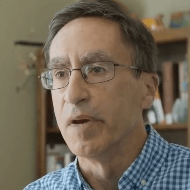 威廉．卡瓦諾為美國天主教神學家，以其在政治神學和基督教倫理學方面的工作而聞名。（取自wikimedia.org）