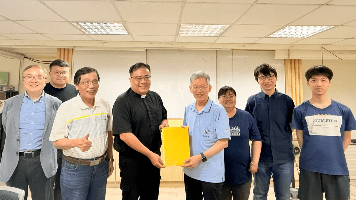 共同見證陳錦生教授完成這段美好的服事；滿懷期待與祝福迎接宋承祐牧師接續這份使命。