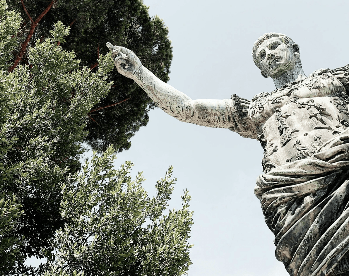 是否能被納入「帝國」與「會堂」的實踐，更是尖銳的政治認同問題。（www.pexels.com By SHVETS production）