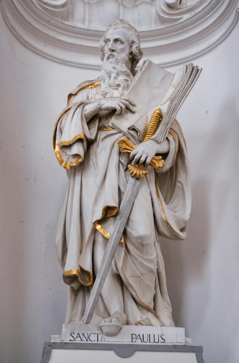 使徒保羅的雕像手中常拿著書（代表他的書信）和劍（象徵他傳揚福音的決心）。（www.pexels.com By Wolfgang Krzemien）