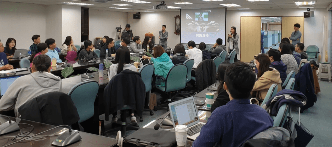 堅持信念要付出代價——可能遭黨紀處分，影響提名。這正是信仰在政治中真正受考驗的時刻。