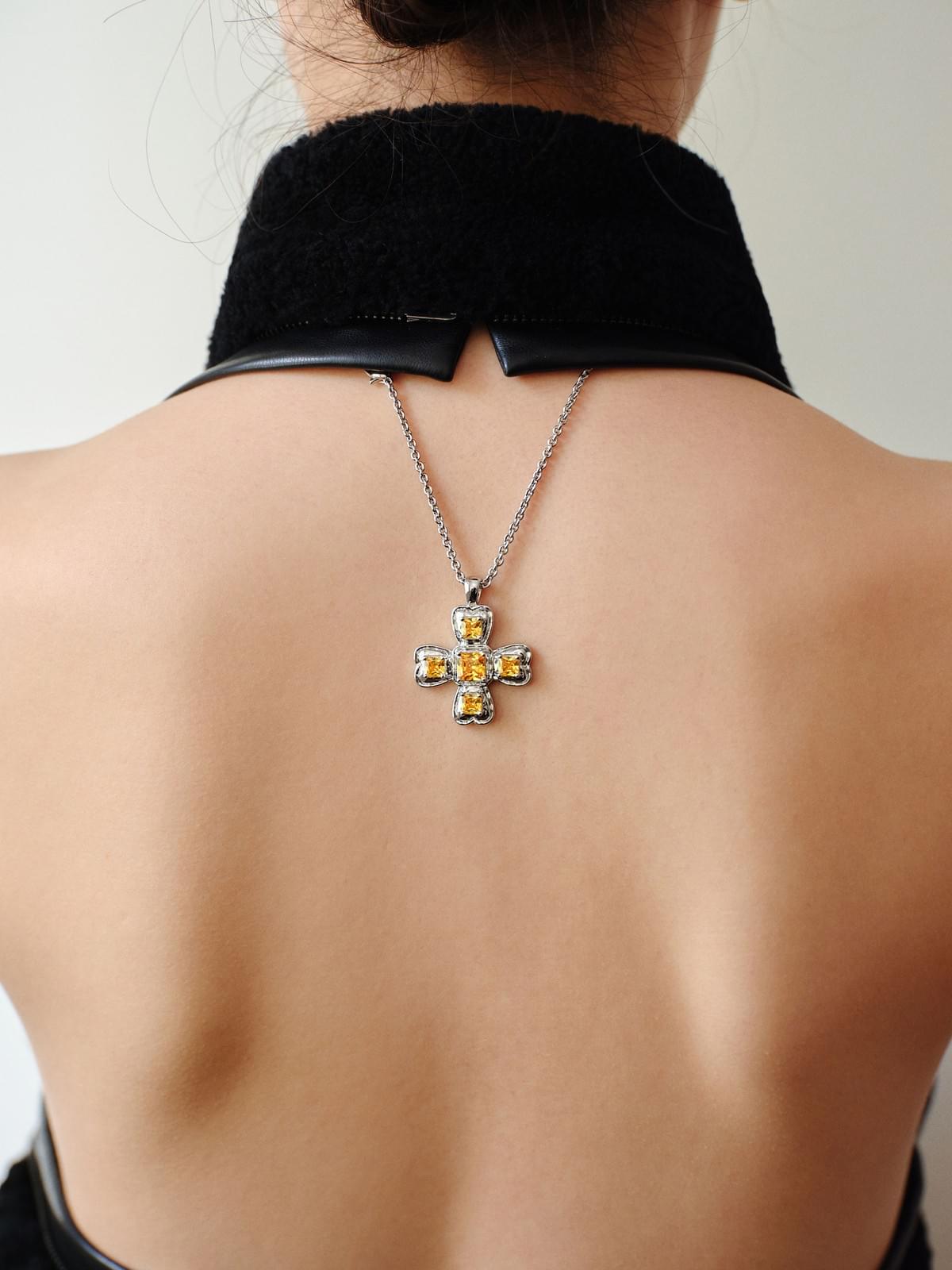 四面蝴蝶结黄锆石项链Necklace