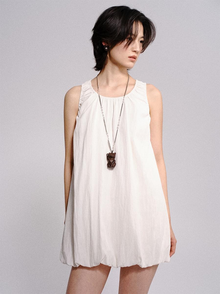 Tokokkino * White Crystal Wood fortune cat necklace