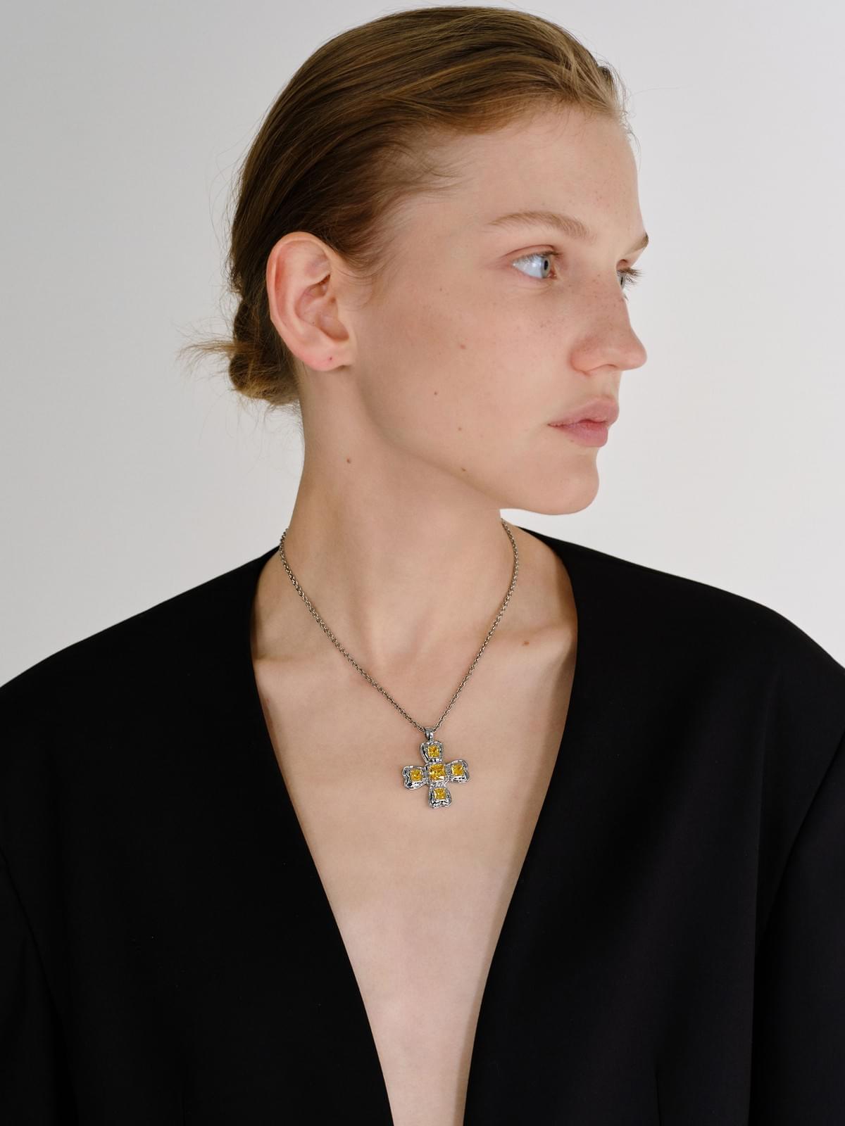 四面蝴蝶结黄锆石项链Necklace