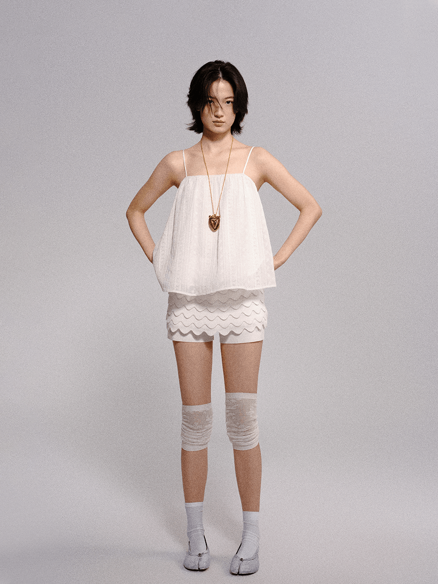 White wavy skirt pants