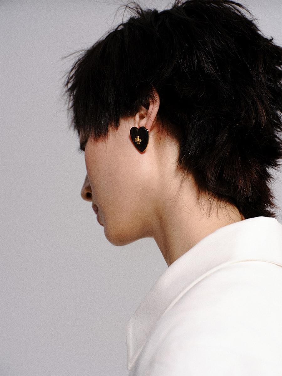 Tokokkino * Ebony heart earrings
