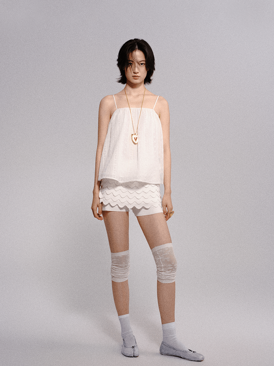 White wavy skirt pants