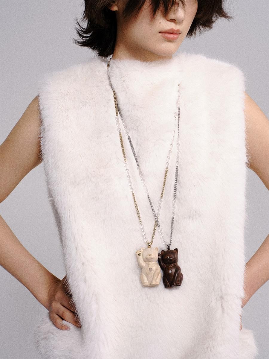 Tokokkino * White Crystal Wood fortune cat necklace