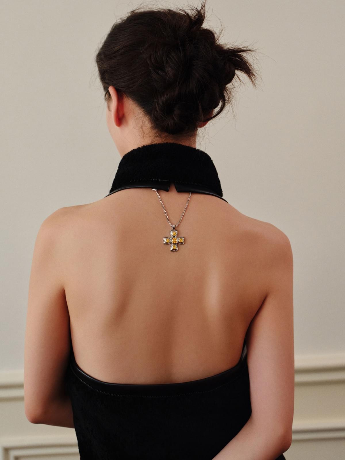 四面蝴蝶结黄锆石项链Necklace