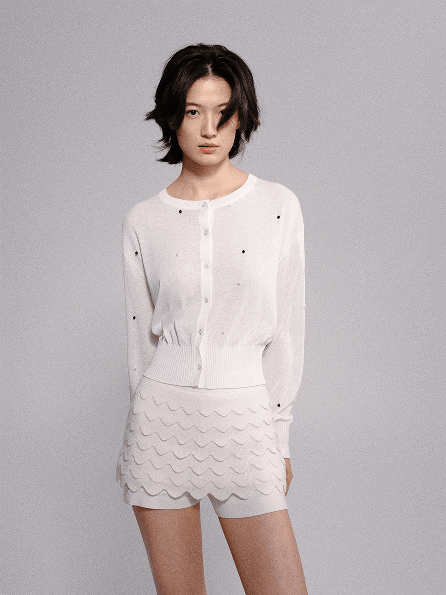 White wavy skirt pants