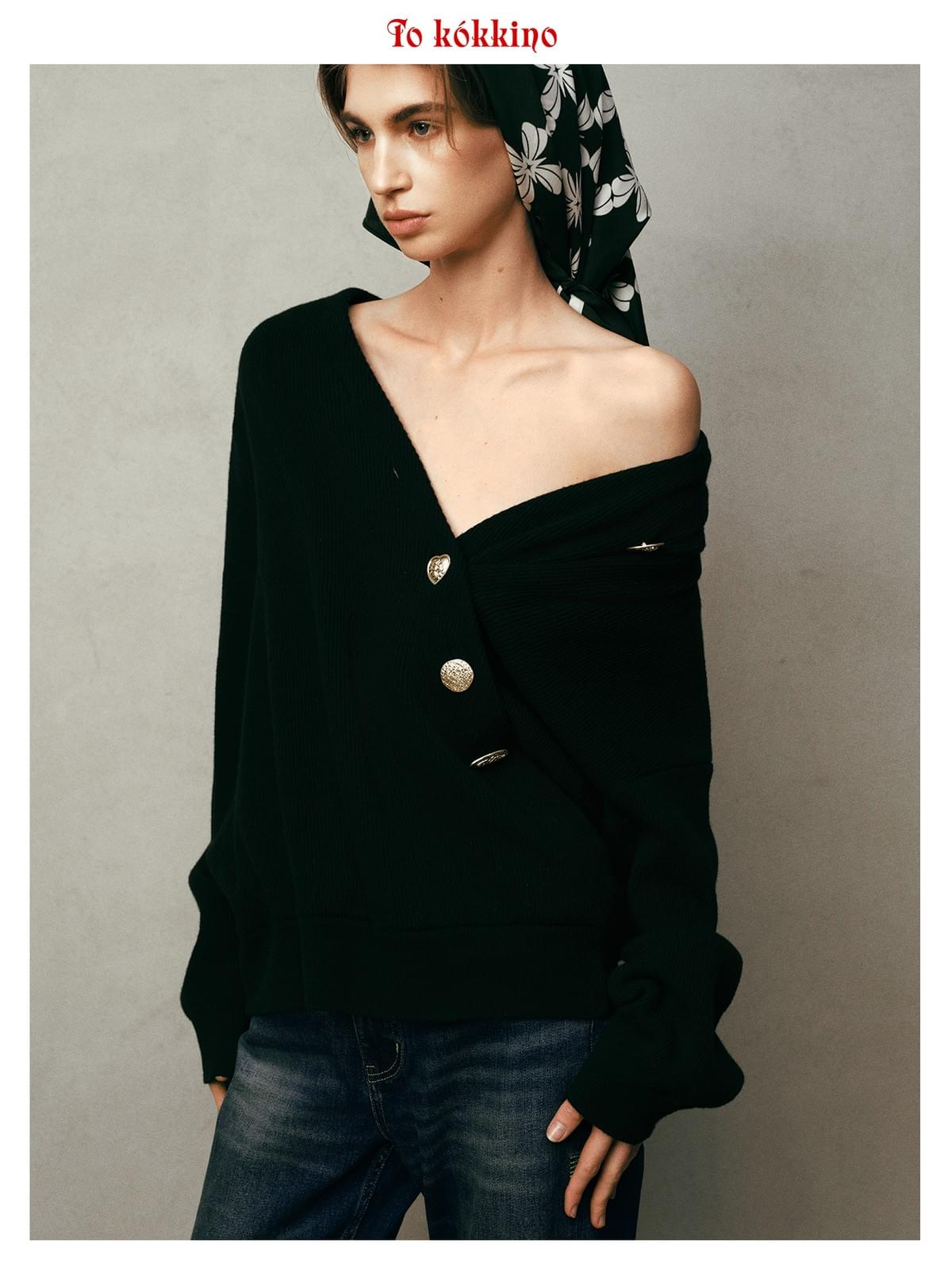 tokokkino* Black-Gold Wool Stand-Collar Off-Shoulder Reversible Sweater