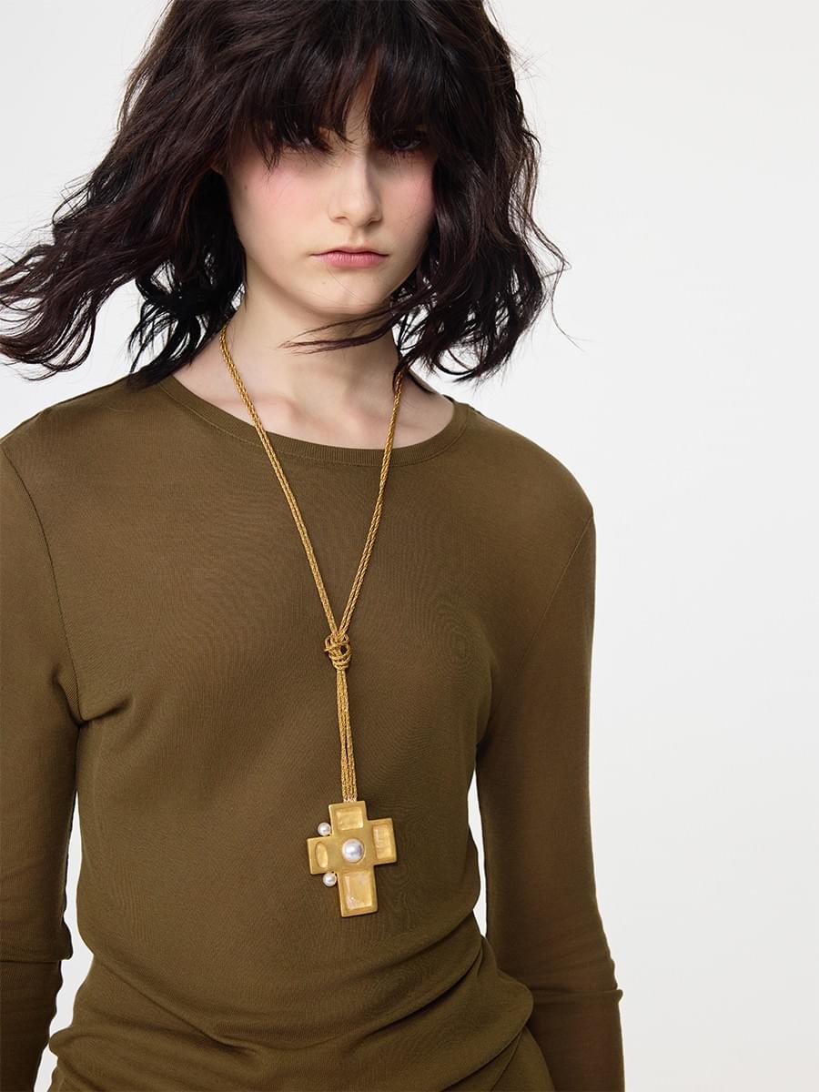 Tokokkino * pearl white crystal matte gold necklace