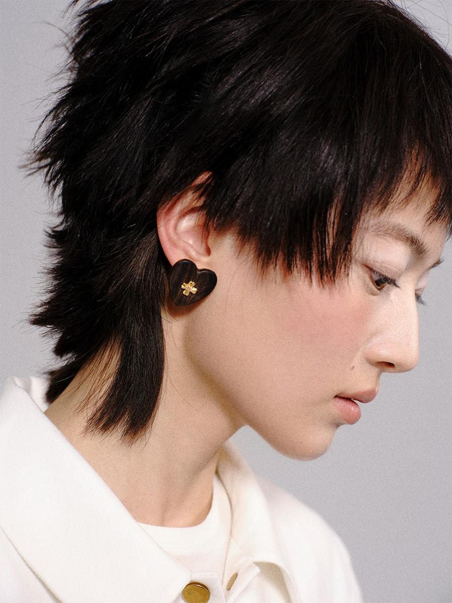 Tokokkino * Ebony heart earrings