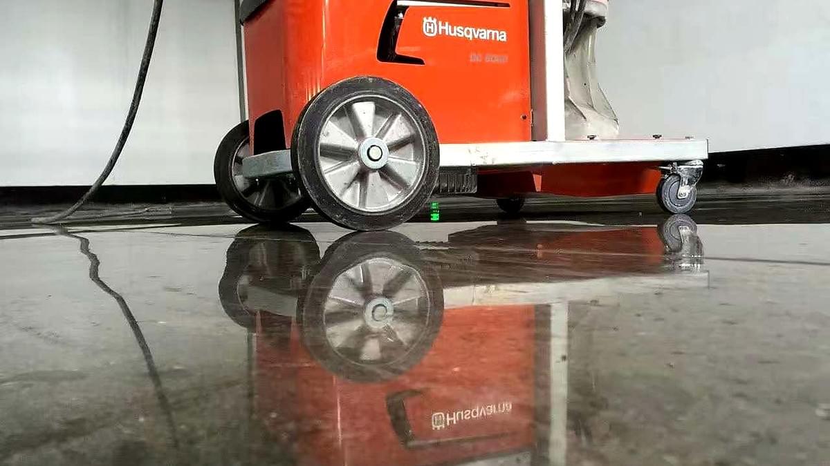 Concrete floor polishing result with grinder reflection after diamond tooling workflow