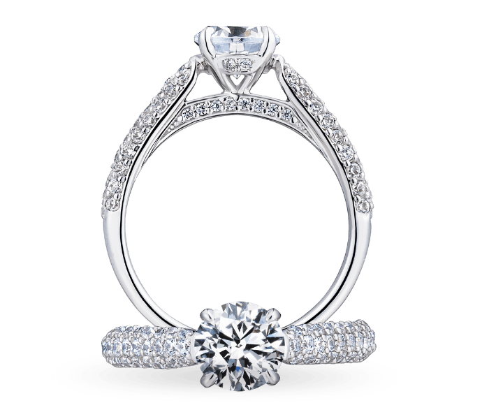 求婚戒指,戒圈及戒托密釘鑲鑽石襯托華麗奢華感