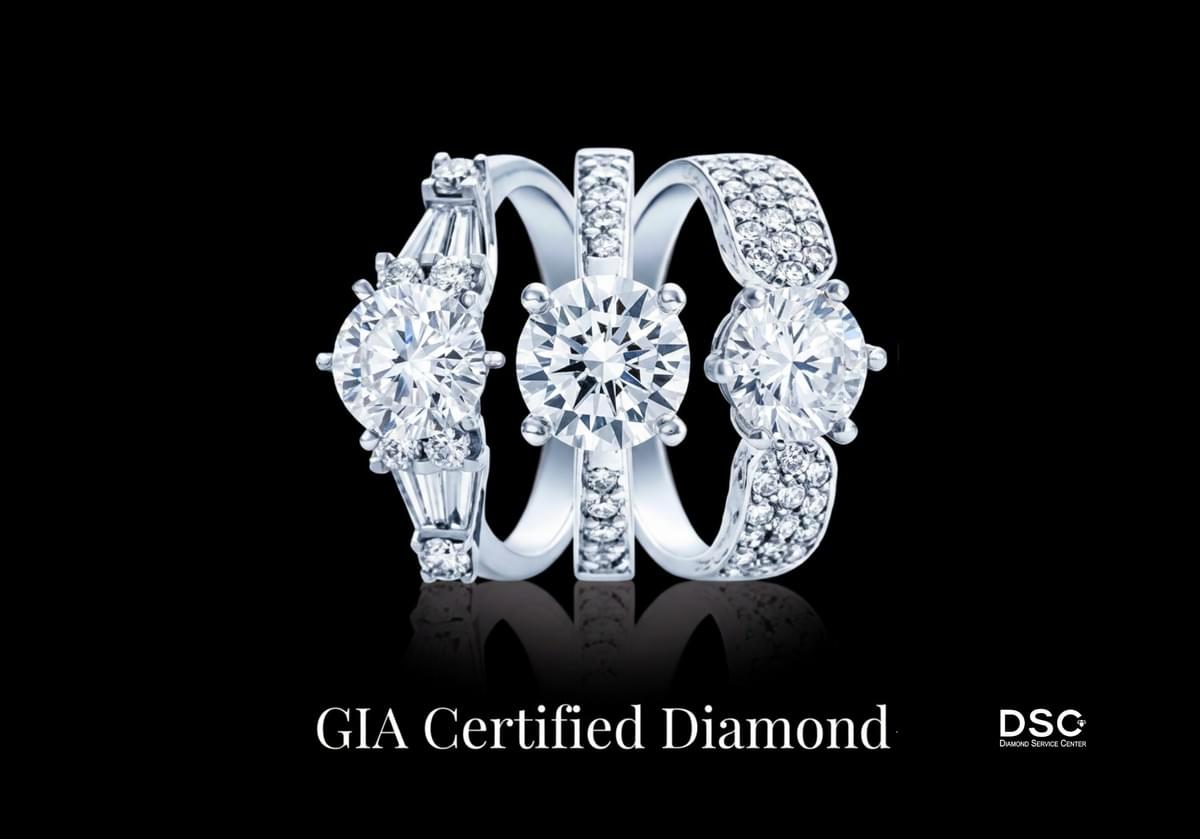 三款 GIA 認證鑽戒展示，DSC 嚴選高品質鑽石，突顯完美車工及八心八箭極致火彩。