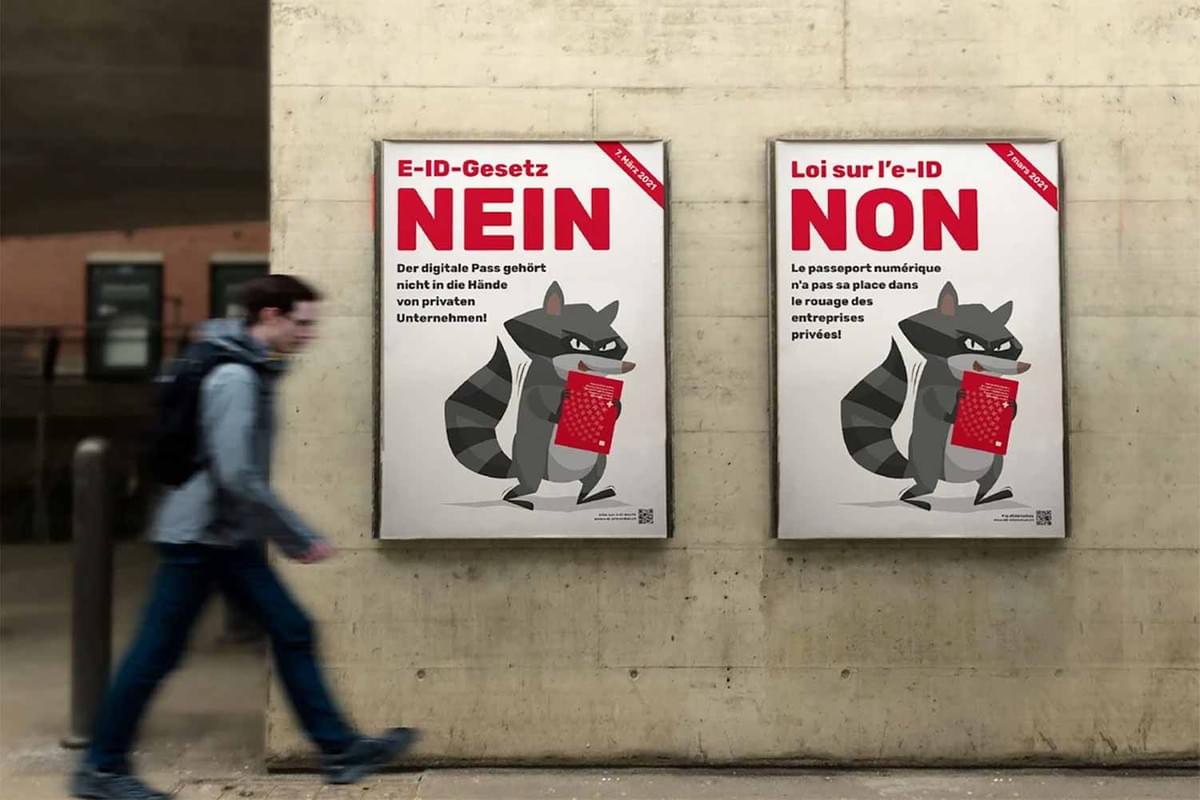 Das Plakat zur E-ID-Abstimmung an einem öffentlichen Ort