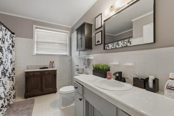 icon	Bathroom icon — 1 full and 1 half bath