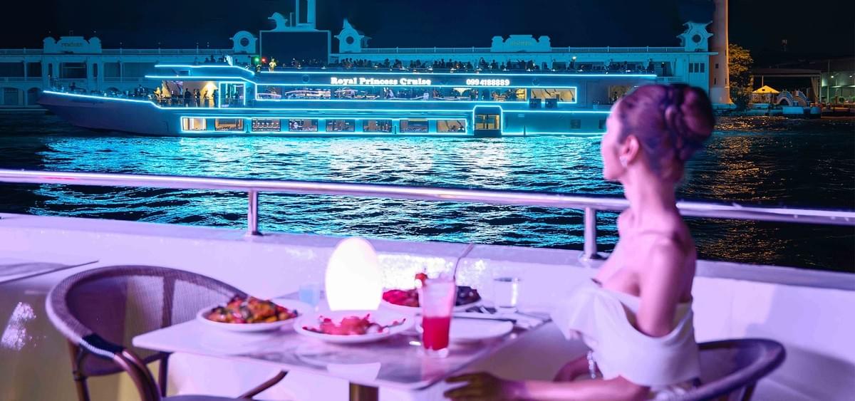 Bangkok : Royal Galaxy Chao Phraya Buffet Dinner Cruise