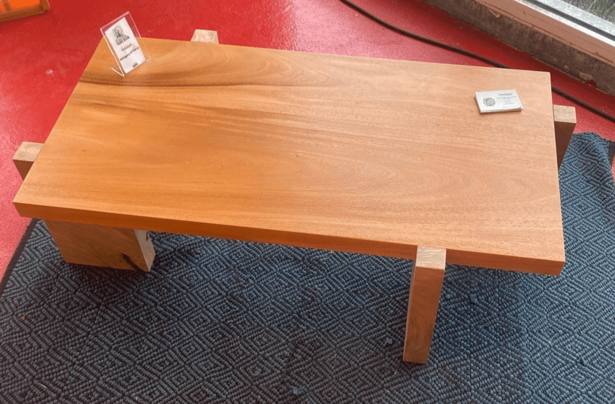 Table Basse modèle GENBUGAN ORUGAN