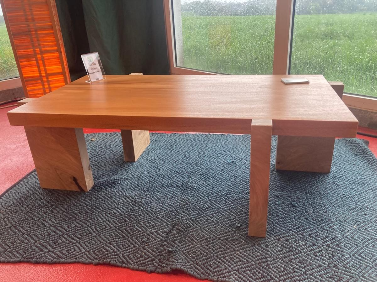 Table Basse modèle GENBUGAN ORUGAN