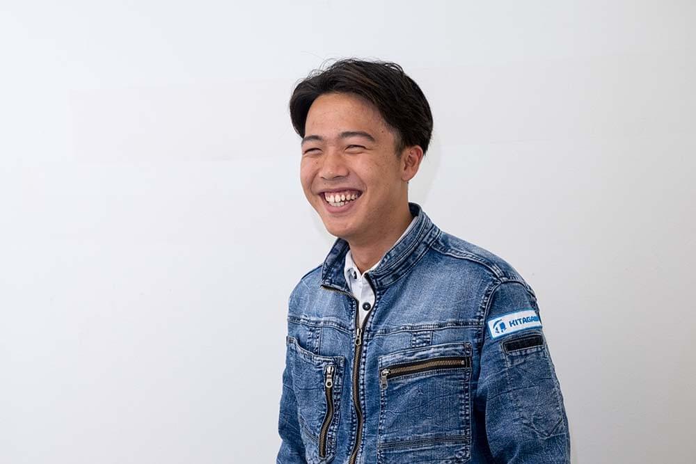 先輩社員の声 村松賢さん(21歳) お知らせ スタッフインタビュー