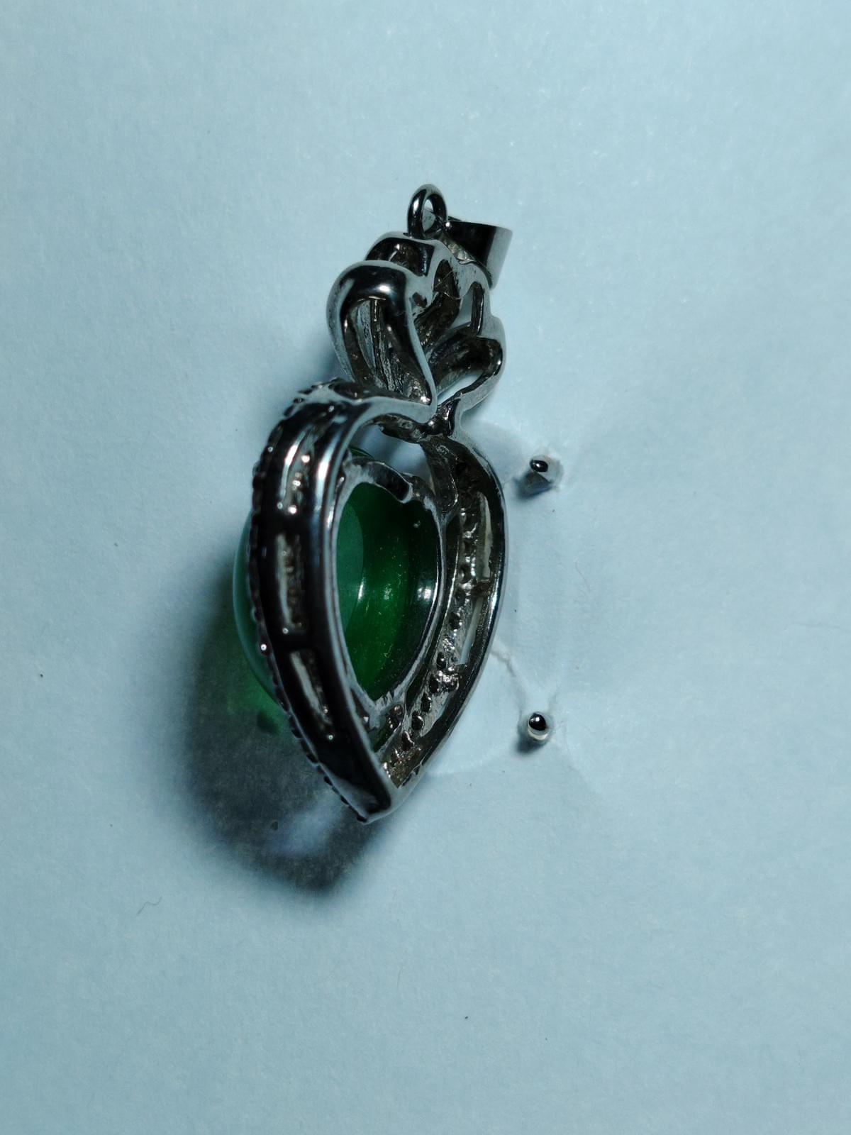 翡翠omph Jade