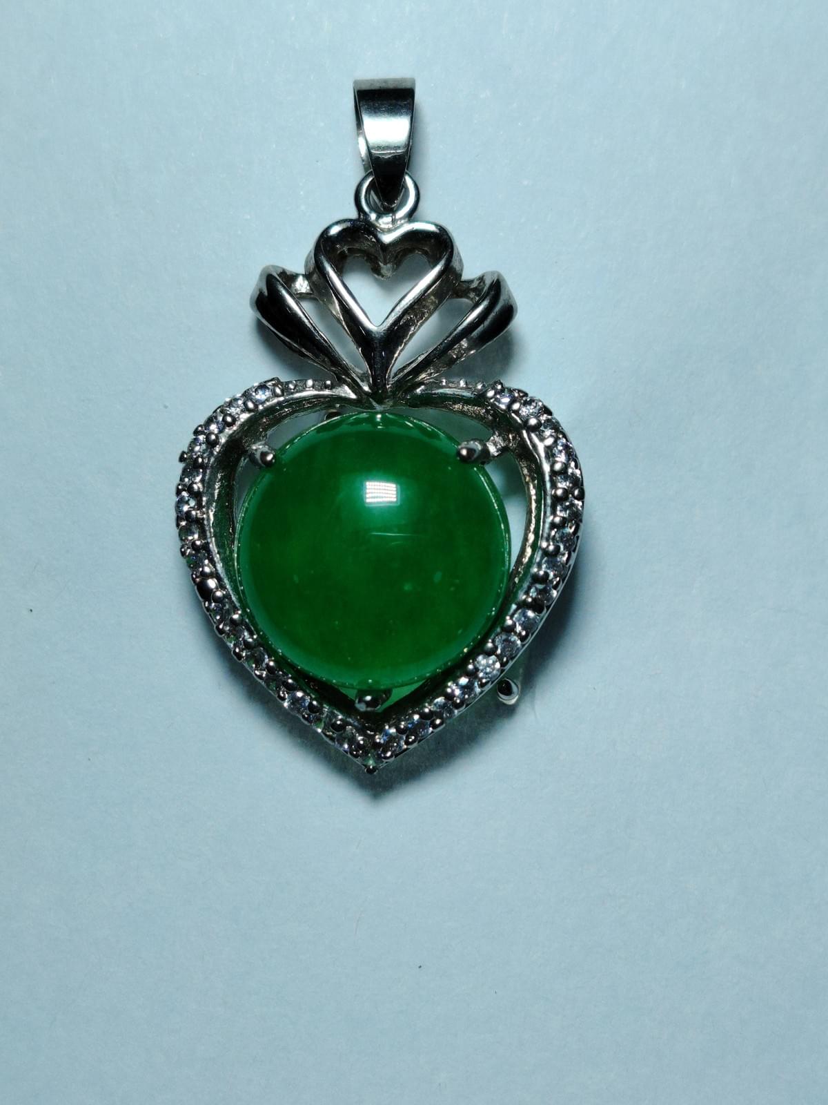 翡翠omph Jade