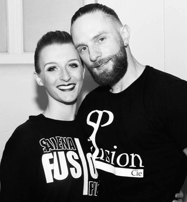 Photo en noir et blanc de Saléna Baudoux et Kevin Pilette, dit Pilou.