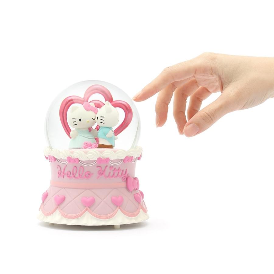 Hello Kitty & Daniel 情人 燈光 水晶球音樂盒