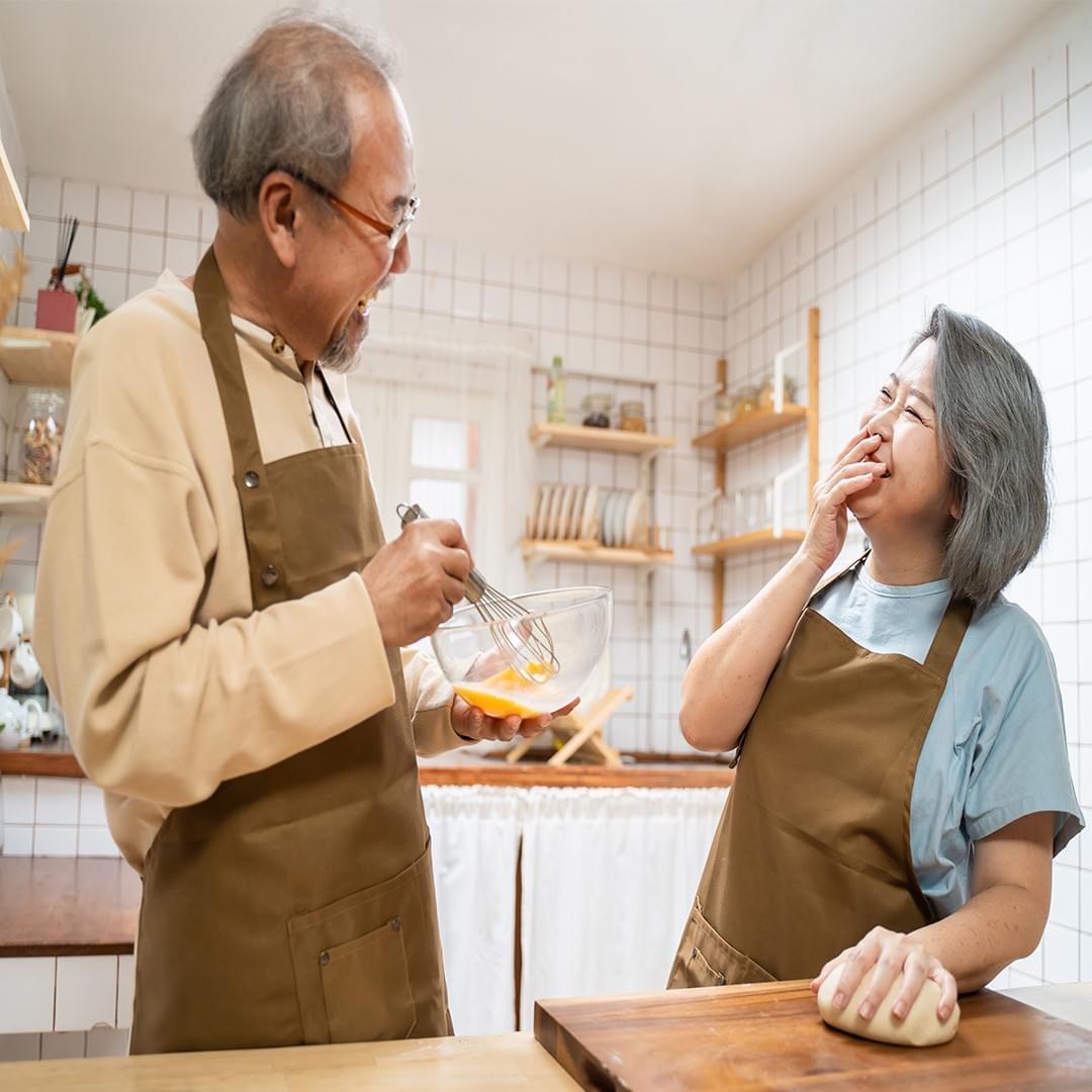 大多人應該都有過那種遇見一個人，感受到內心因興奮而有的激動與小鹿亂撞，然後在和對方更深入的認識後決定交往、進入正式關係的經驗。接著，我們朝日滿心期待著和眼前的這個人​......