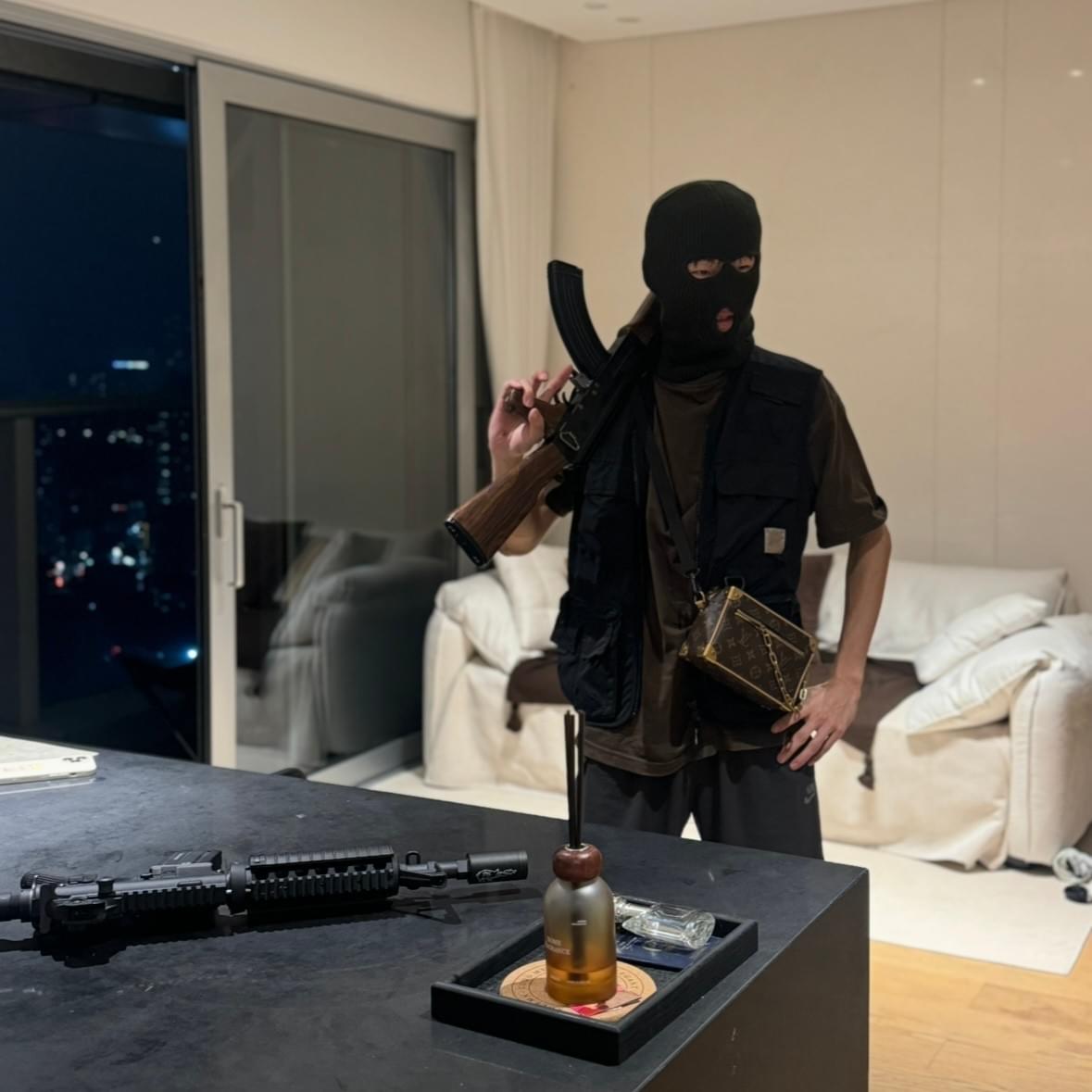 Enjoy the privilege of owning limited edition pieces that reflect your unique taste and appreciation for luxury. Exclusivity What We Offer 售賣奢侈高端名牌包以及名牌高級機械手錶