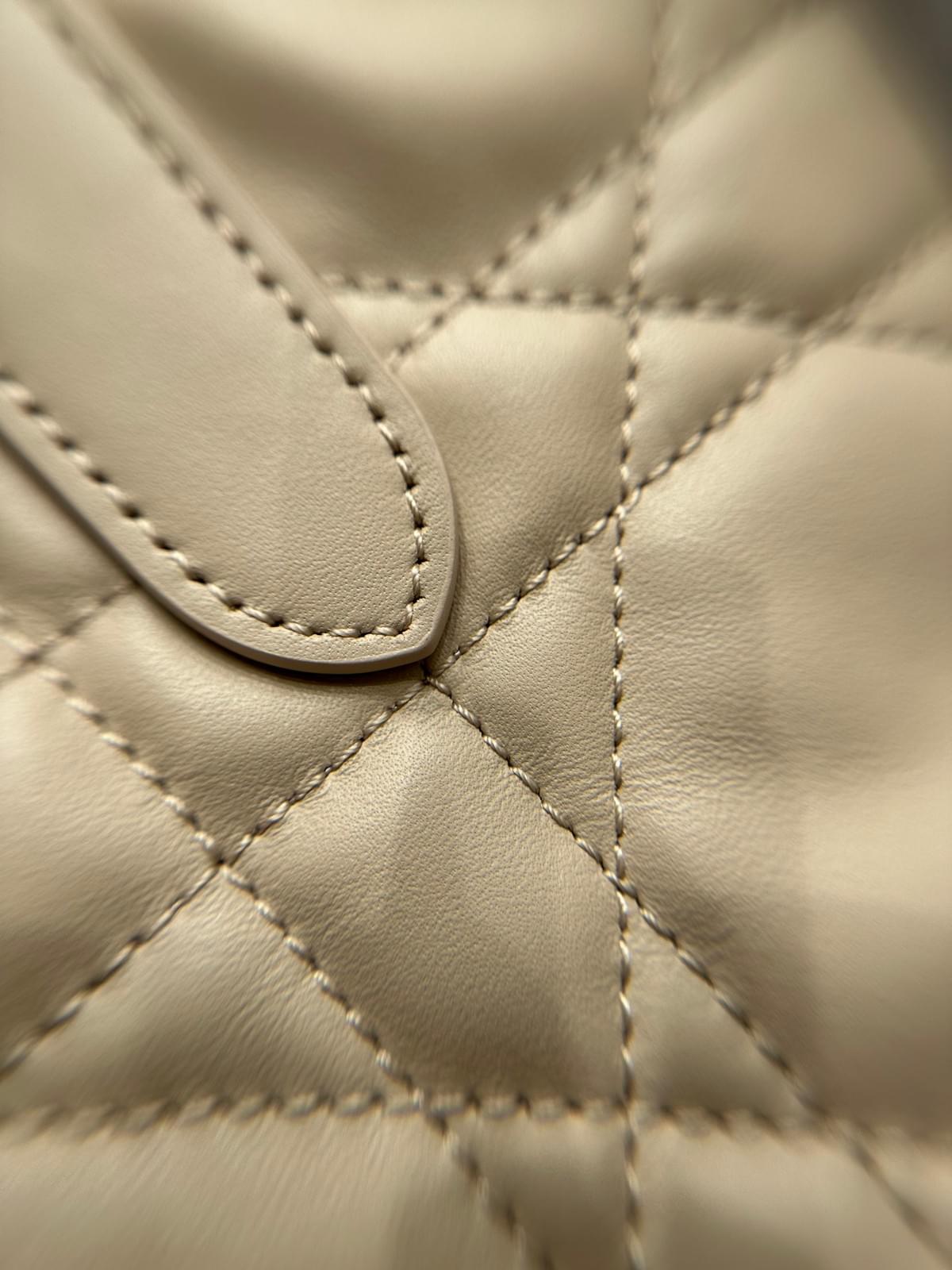 At Ghetto Luxury, we prioritize quality and authenticity. Our products are sourced from reputable brands, ensuring that every item you purchase meets the highest standards of luxury and durability. Experience the difference in every detail. Unmatched Quality What We Offer 售賣奢侈高端名牌包以及名牌高級機械手錶