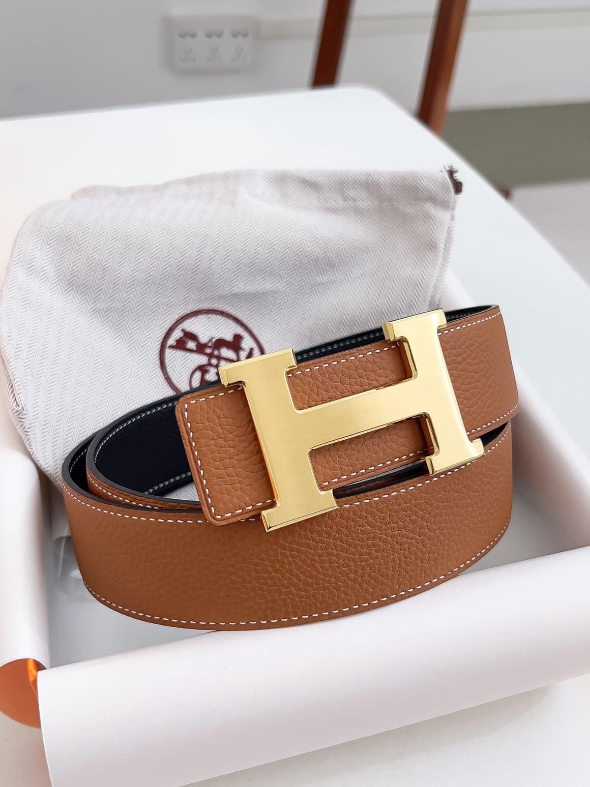 Enjoy the privilege of owning limited edition pieces that reflect your unique taste and appreciation for luxury. Exclusivity What We Offer 售賣奢侈高端名牌包以及名牌高級機械手錶