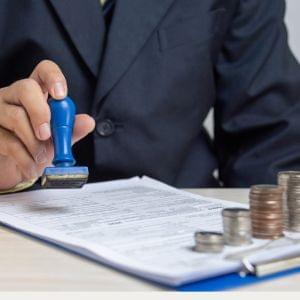 財政部新青安貸款由8家銀行承辦，最高可貸8成，最高額新台幣1000萬元，辦理日期至民國115年7月31日